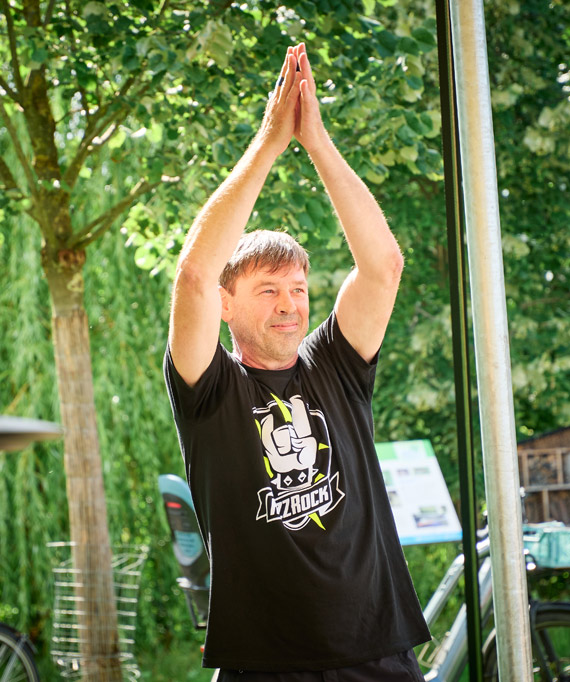 Harry am Schlagzeug bei KIZZRock – treibende Drums für Kinderrock